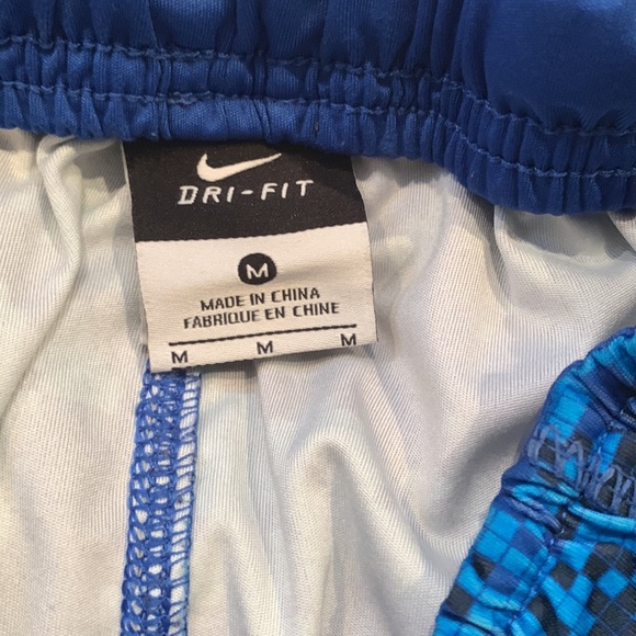 Nike Dri-fit shorts.  Youth Medium - Picture 2 of 6